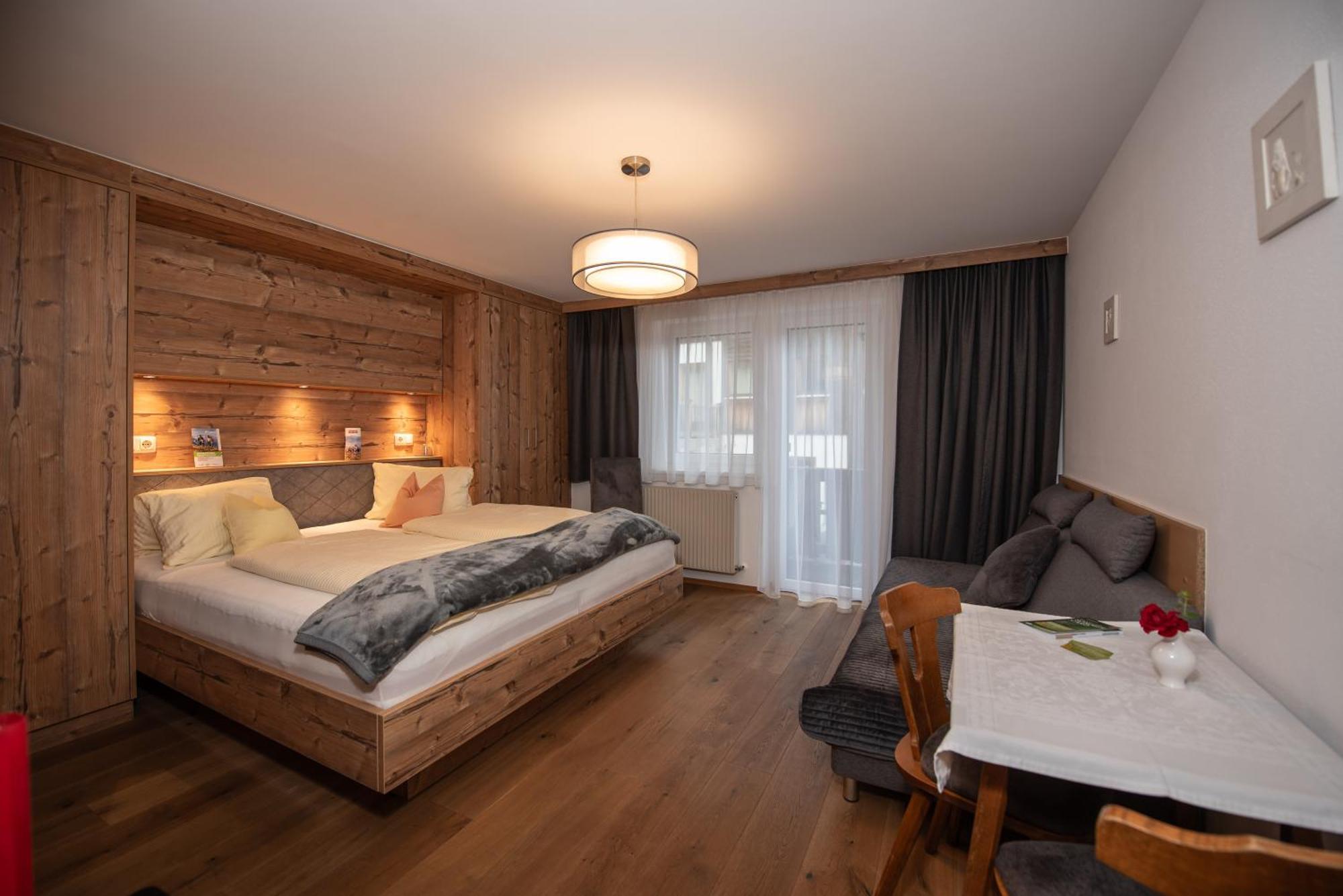 Haus Scharler, Talstation Hotel Neukirchen am Grossvenediger Ngoại thất bức ảnh