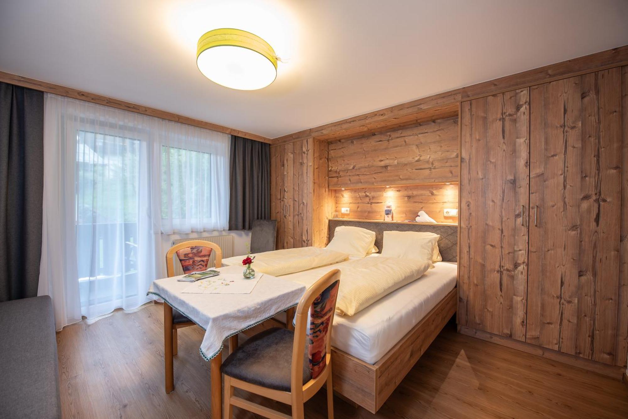 Haus Scharler, Talstation Hotel Neukirchen am Grossvenediger Ngoại thất bức ảnh