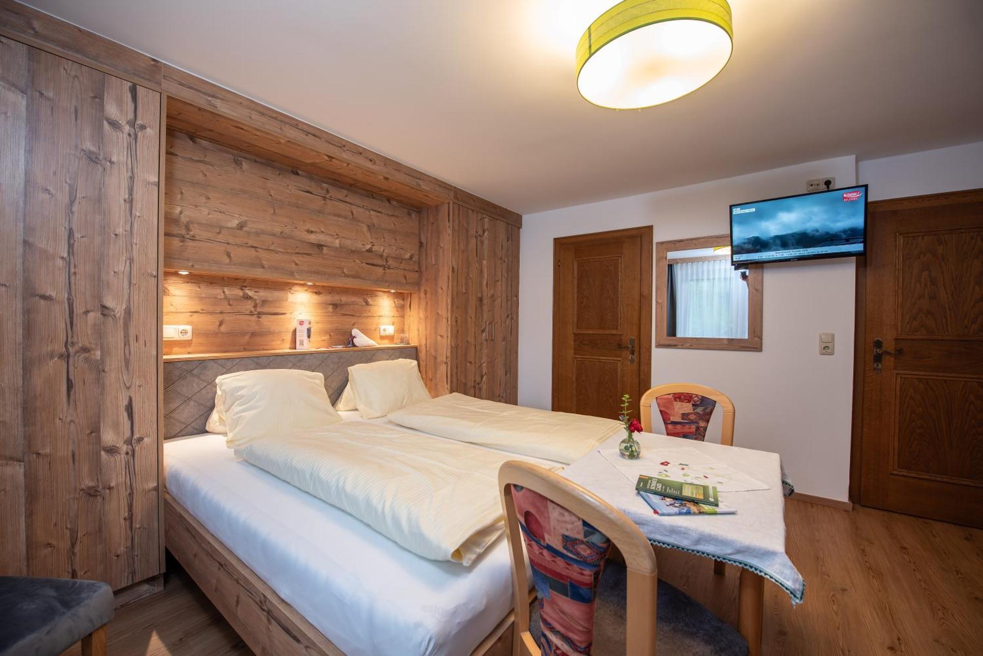 Haus Scharler, Talstation Hotel Neukirchen am Grossvenediger Ngoại thất bức ảnh